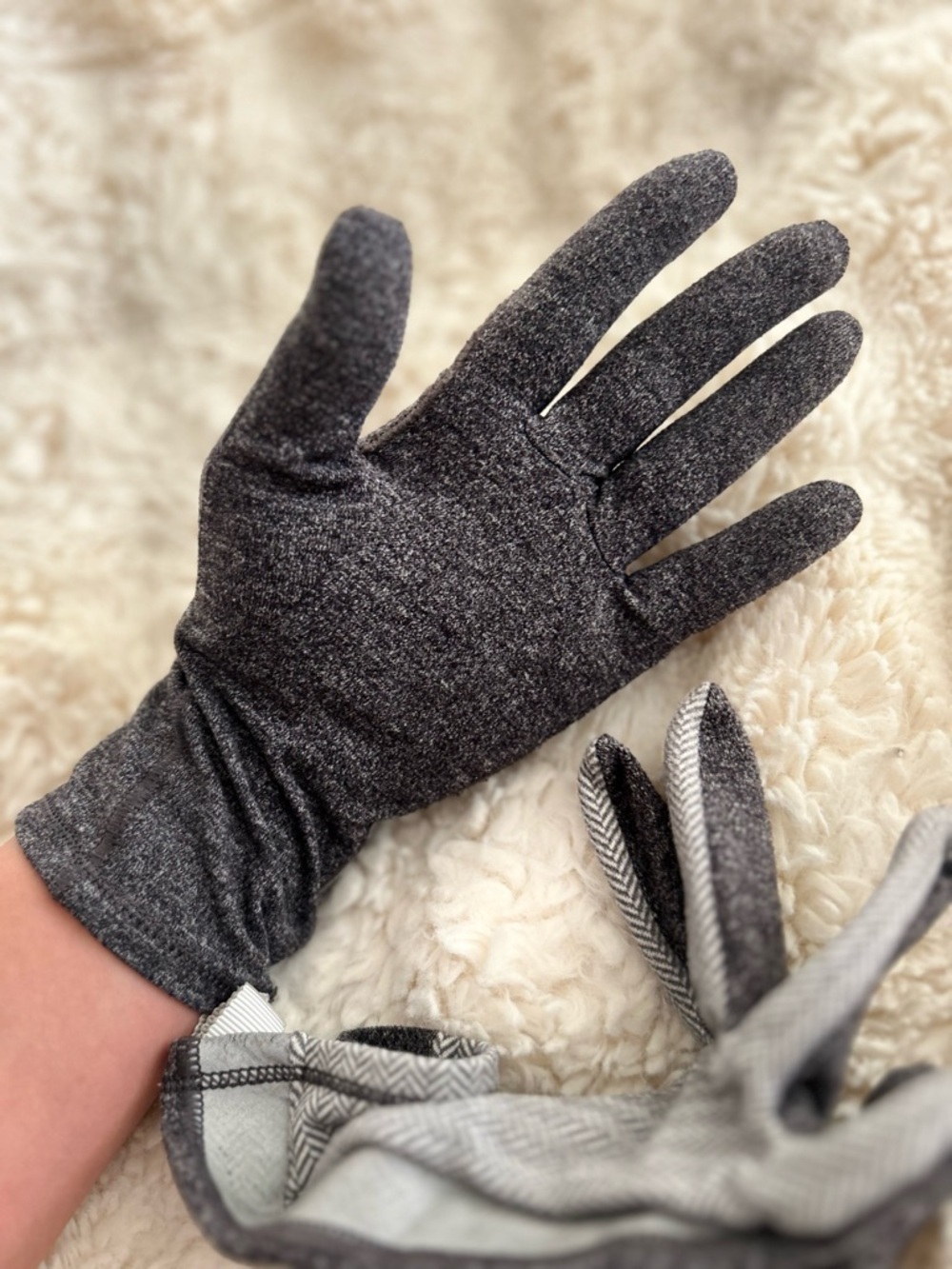 Lululemon Run With Me Gloves in Heathered Herringbone White Slate. - Picture 12 of 12